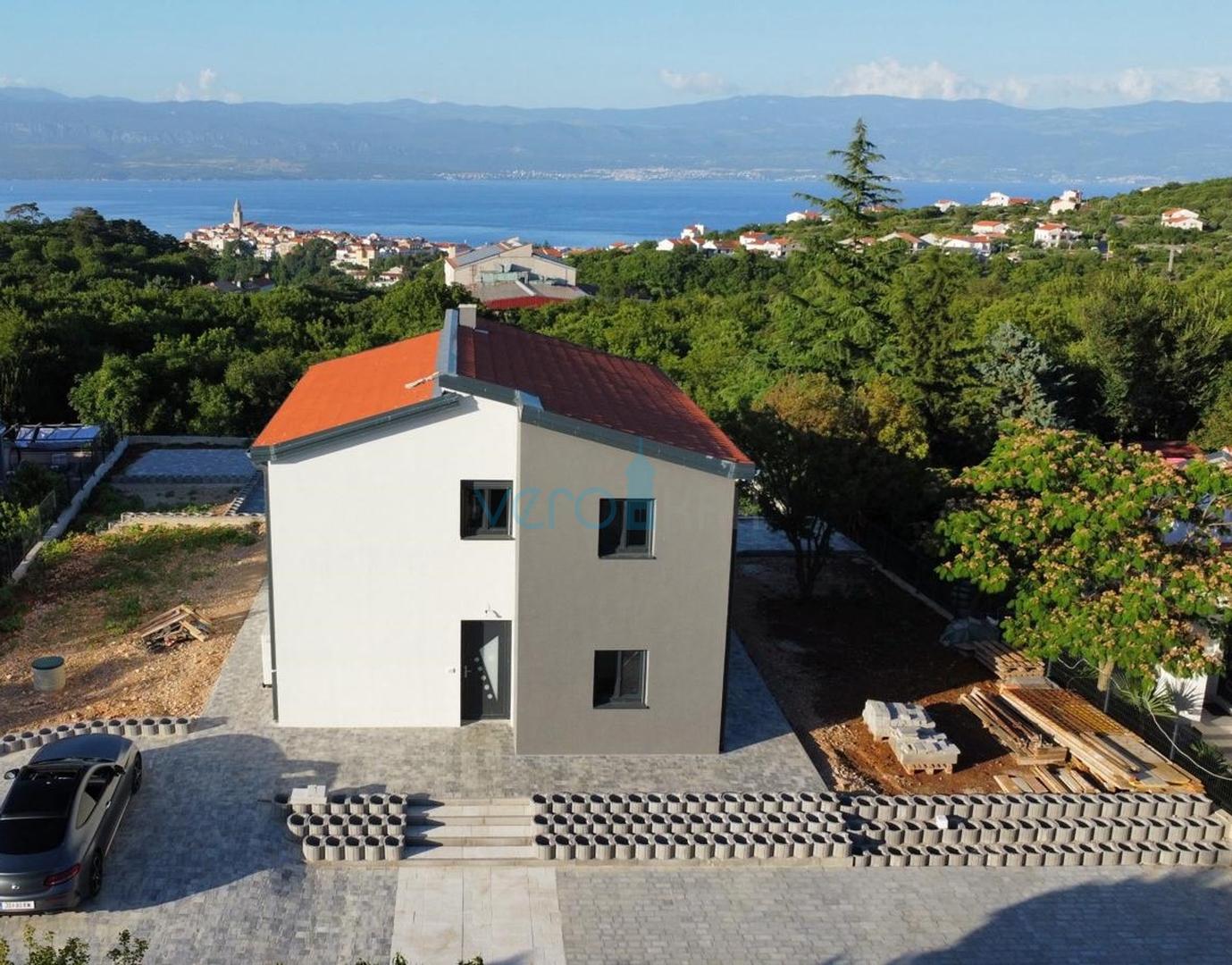 Vrbnik, Insel Krk, dynamisches Einfamilienhaus mit Pool und großem Garten