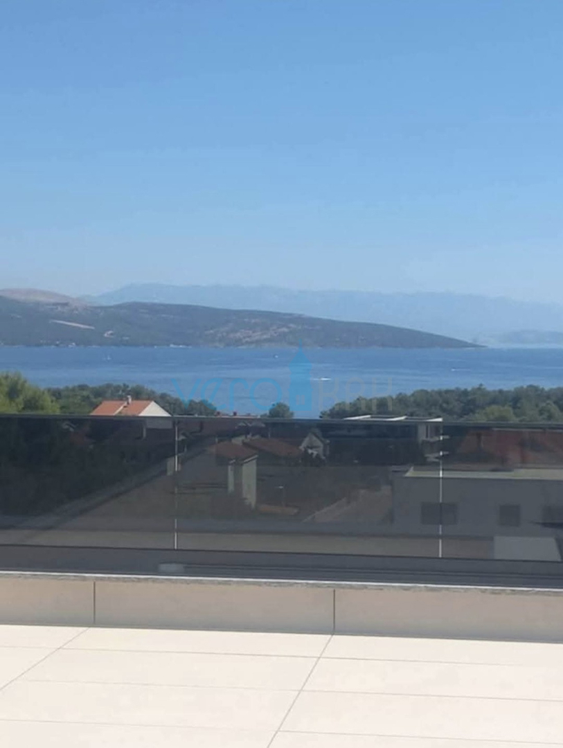 Grad Krk, moderan stan 77 m2 sa pogledom na more, prodaja