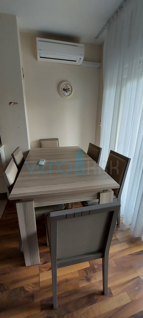 Uvala Soline, otok Krk, trosoban stan na katu sa pogledom na more na 200m