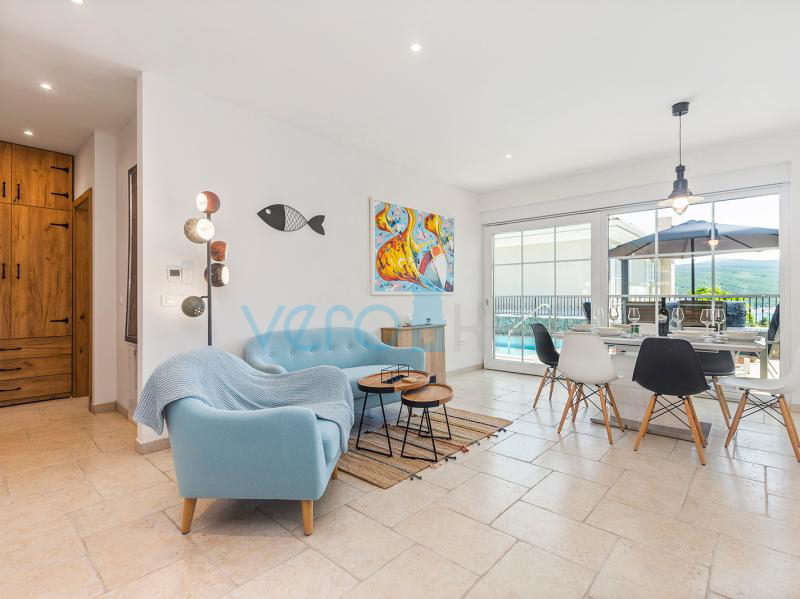 Otok Krk, Grad Krk, bliža okolica, kompleks tri vile u nizu sa bazenima na odličnoj lokaciji, pogled na more, prodaja