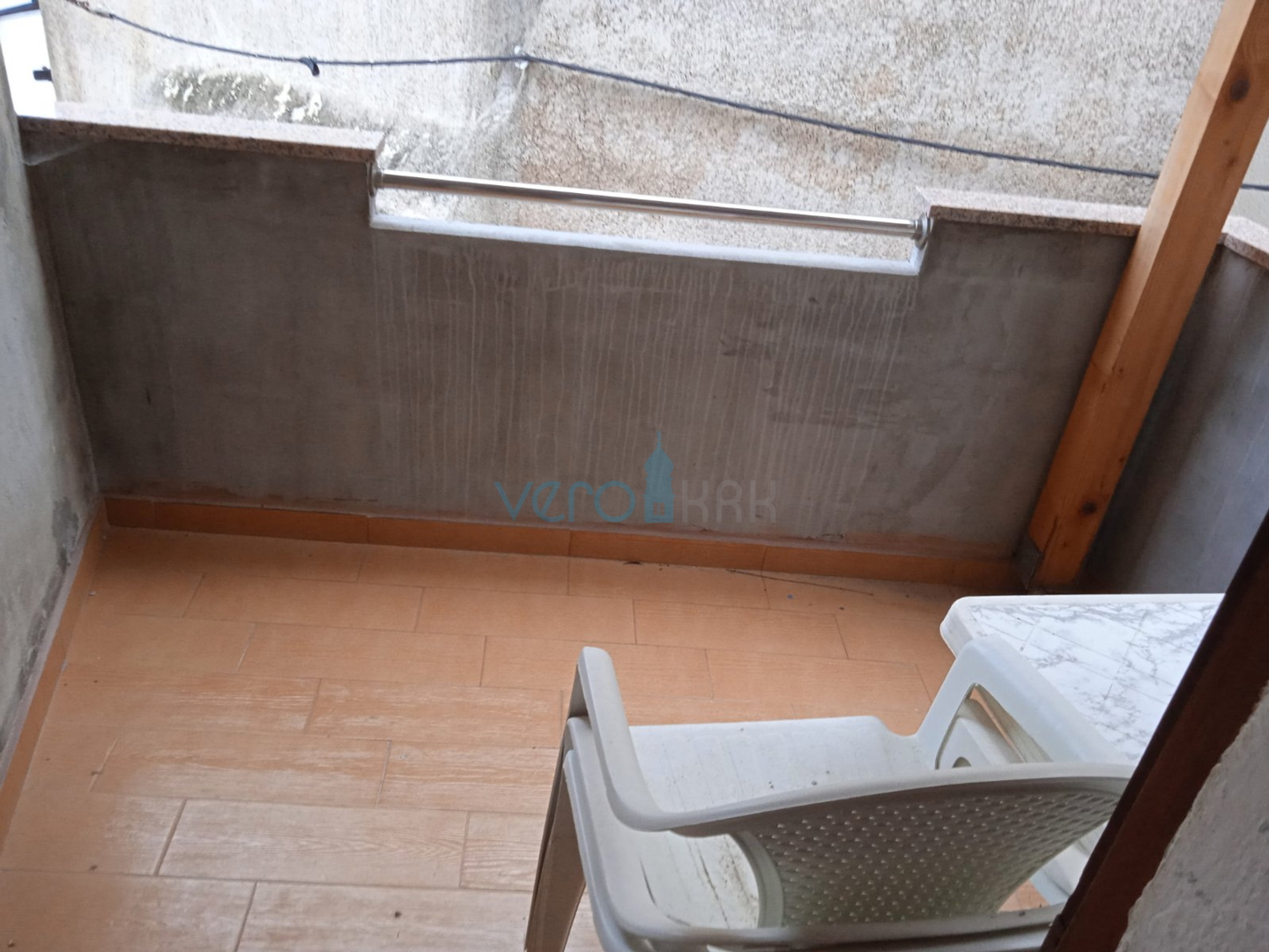 Vrbnik, otok Krk, renovirana kamena kuća u samoj staroj jezgri grada sa pogledom na more