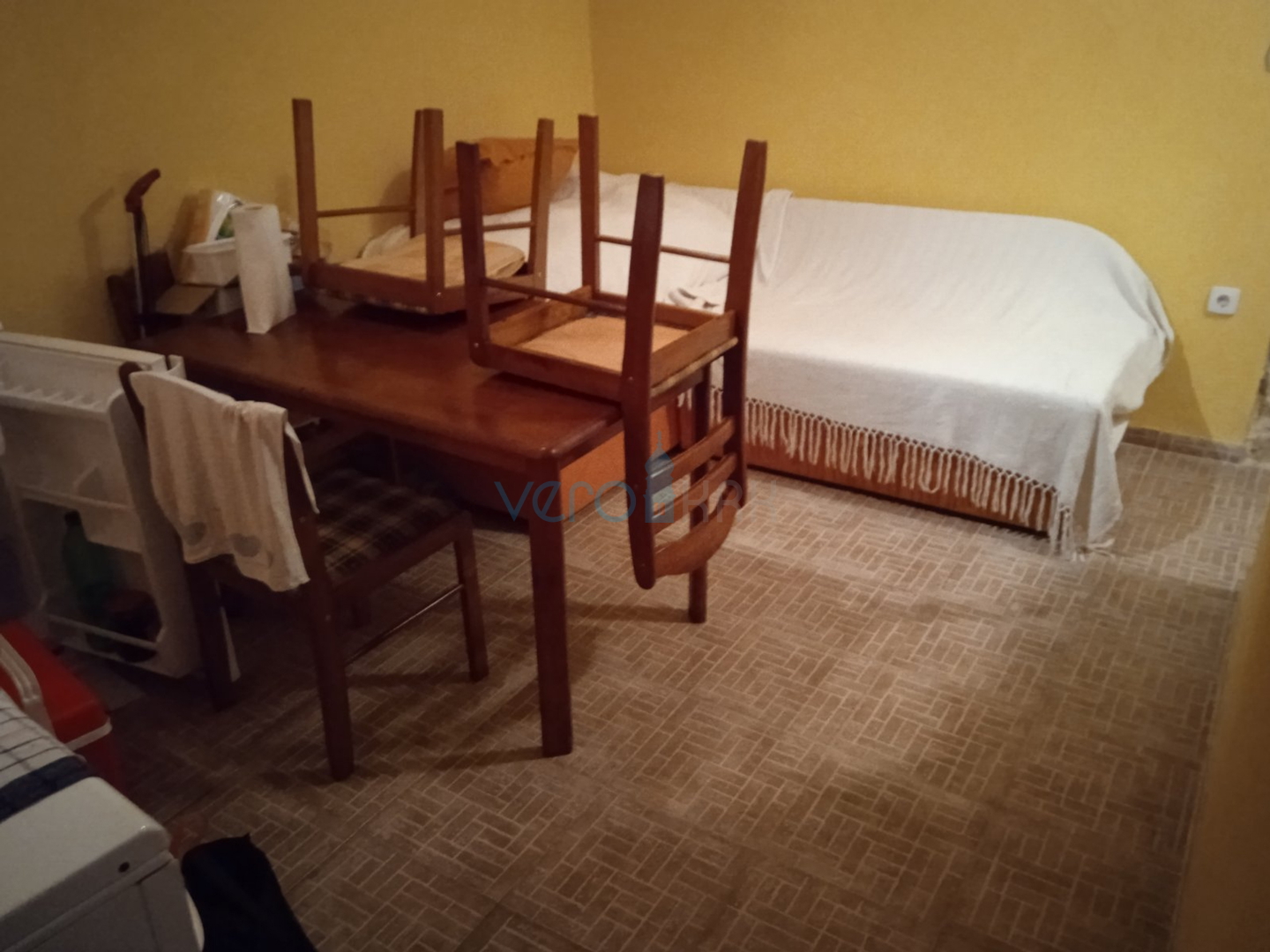 Vrbnik, otok Krk, renovirana kamena kuća u samoj staroj jezgri grada sa pogledom na more