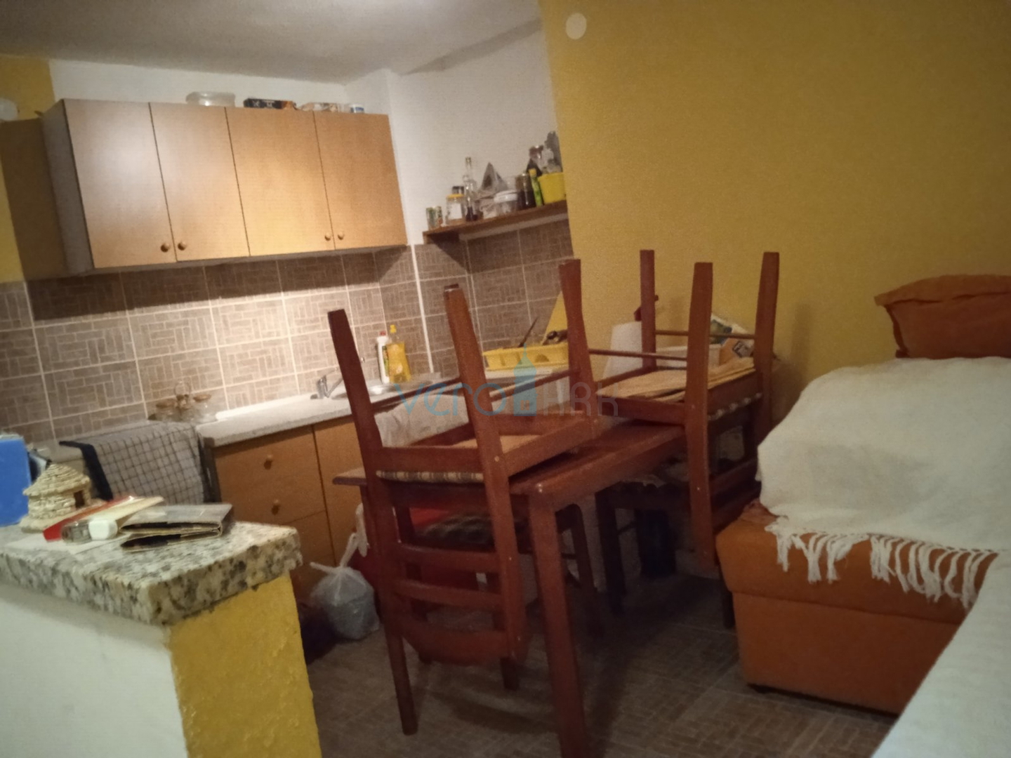 Vrbnik, otok Krk, renovirana kamena kuća u samoj staroj jezgri grada sa pogledom na more