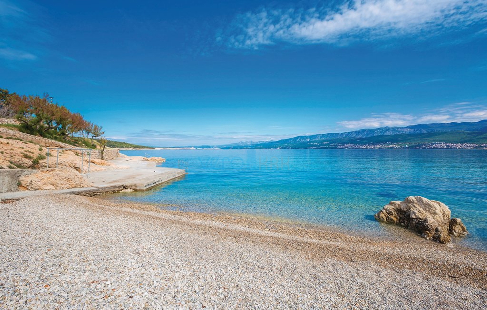 Čižići, otok Krk, dvoetažni stan 83 m2 sa pogledom na more,prodaja,najam