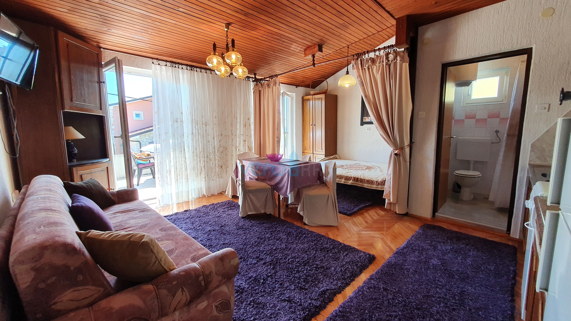 Grad Krk, šira okolica, samostojeća kuća sa 5 apartmana i pogledom na more