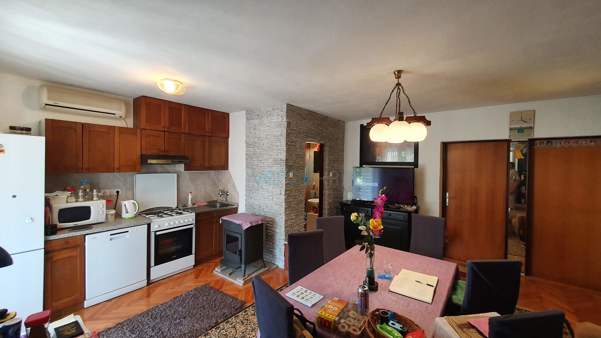 Grad Krk, šira okolica, samostojeća kuća sa 5 apartmana i pogledom na more