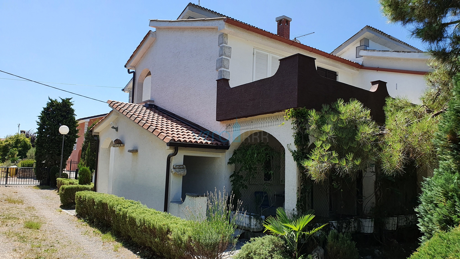 Grad Krk, šira okolica, samostojeća kuća sa 5 apartmana i pogledom na more