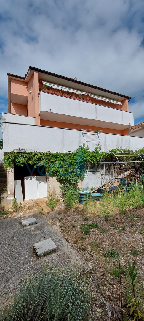 Grad Krk, Samostojeća kuća na odličnoj lokaciji, prodaja
