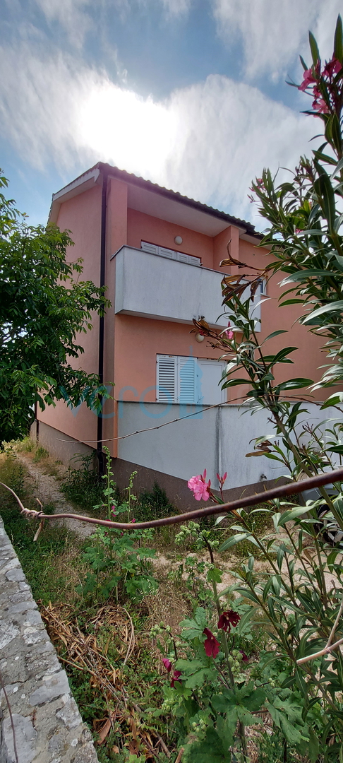 Grad Krk, Samostojeća kuća na odličnoj lokaciji, prodaja