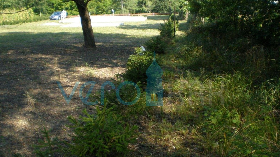 Delnice, Brod na Kupi, Baugrundstück direkt am Fluss