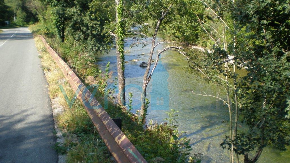 Delnice, Brod na Kupi, Baugrundstück direkt am Fluss