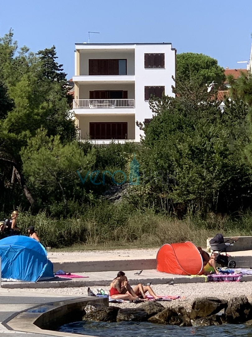 Krk, Moderna dvokatnica tik uz more