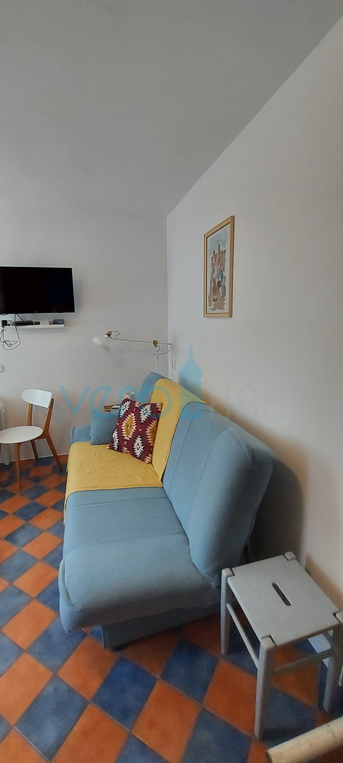 Malinska, okolica, apartman 28 m2 u prizemlju sa natkrivenim balkonom i pogledom na more