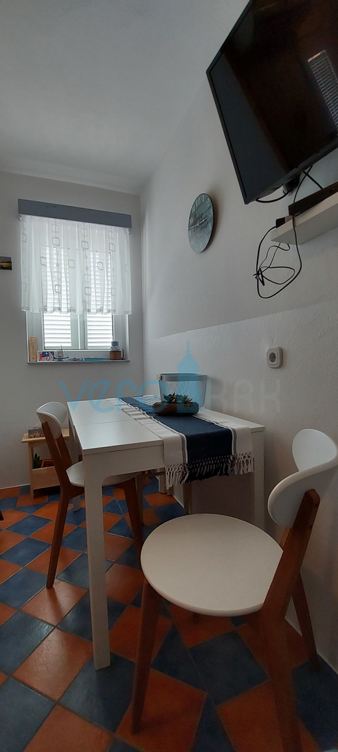 Malinska, okolica, apartman 28 m2 u prizemlju sa natkrivenim balkonom i pogledom na more