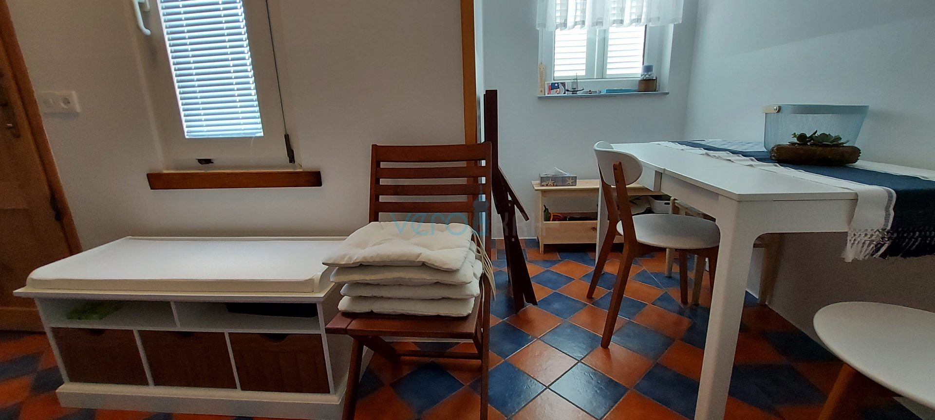 Malinska, okolica, apartman 28 m2 u prizemlju sa natkrivenim balkonom i pogledom na more