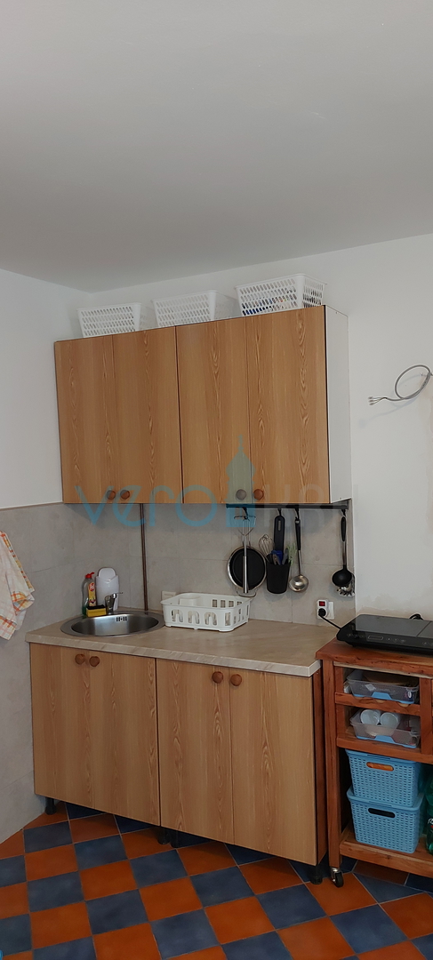 Malinska, okolica, apartman 28 m2 u prizemlju sa natkrivenim balkonom i pogledom na more