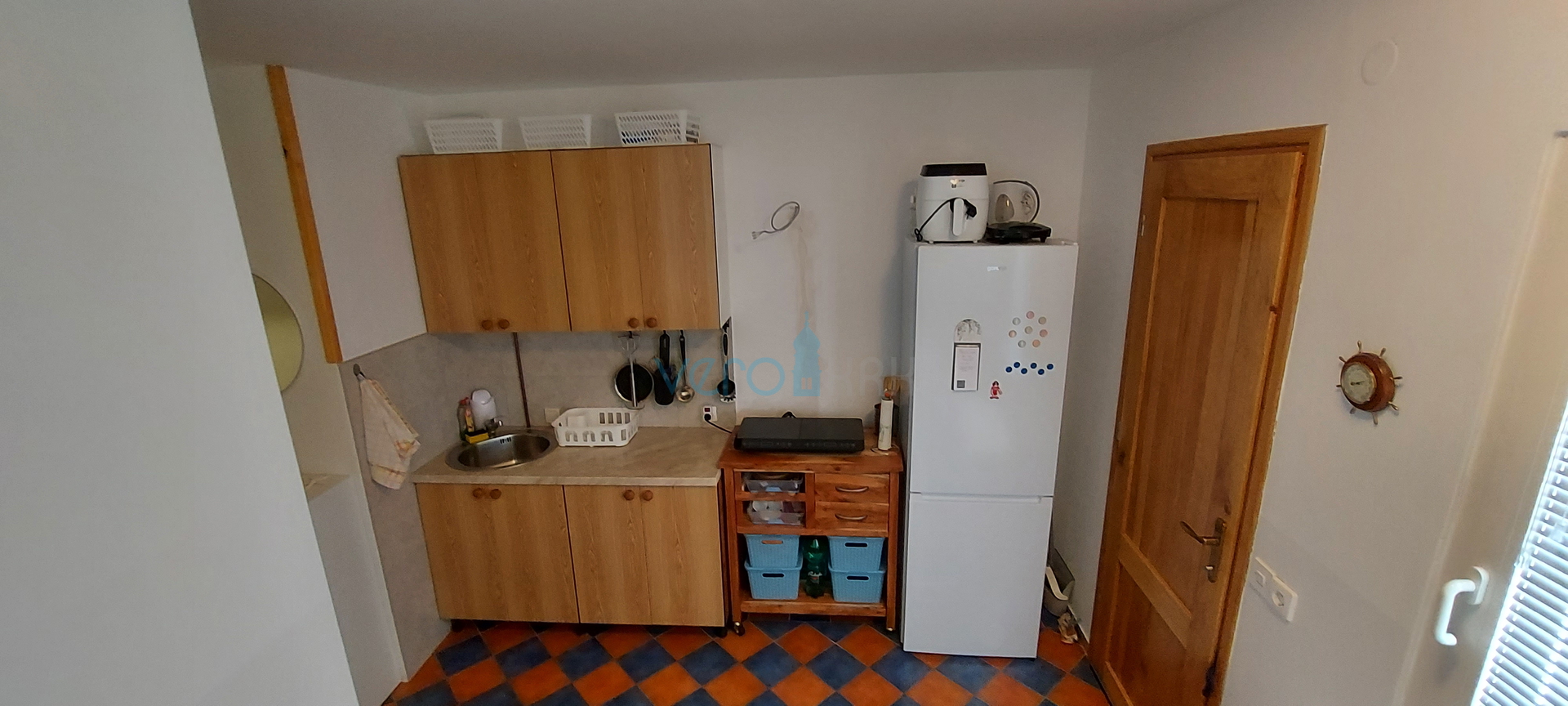 Malinska, okolica, apartman 28 m2 u prizemlju sa natkrivenim balkonom i pogledom na more