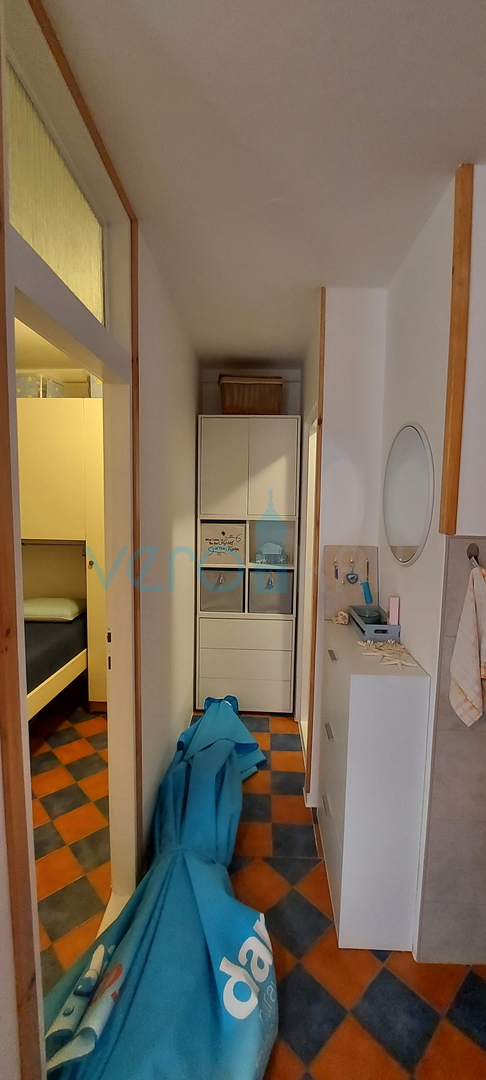 Malinska, okolica, apartman 28 m2 u prizemlju sa natkrivenim balkonom i pogledom na more