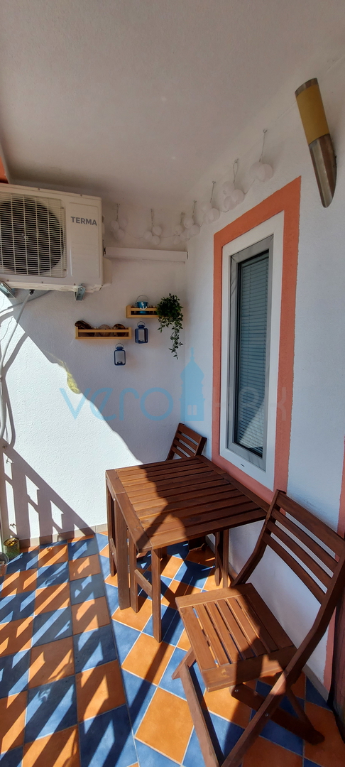 Malinska, okolica, apartman 28 m2 u prizemlju sa natkrivenim balkonom i pogledom na more