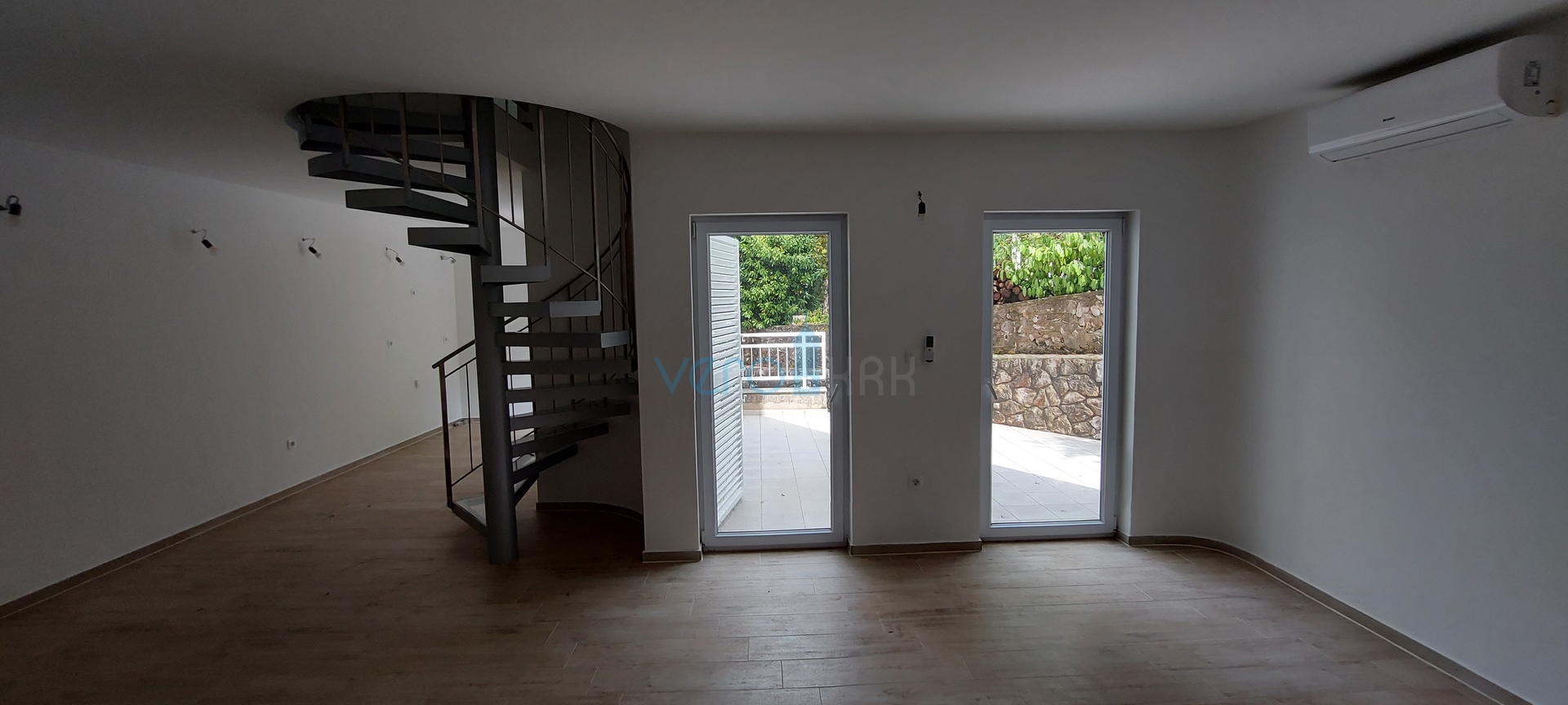 Malinska, Zentrum, moderne zweistöckige Wohnung im Erdgeschoss und im Obergeschoss