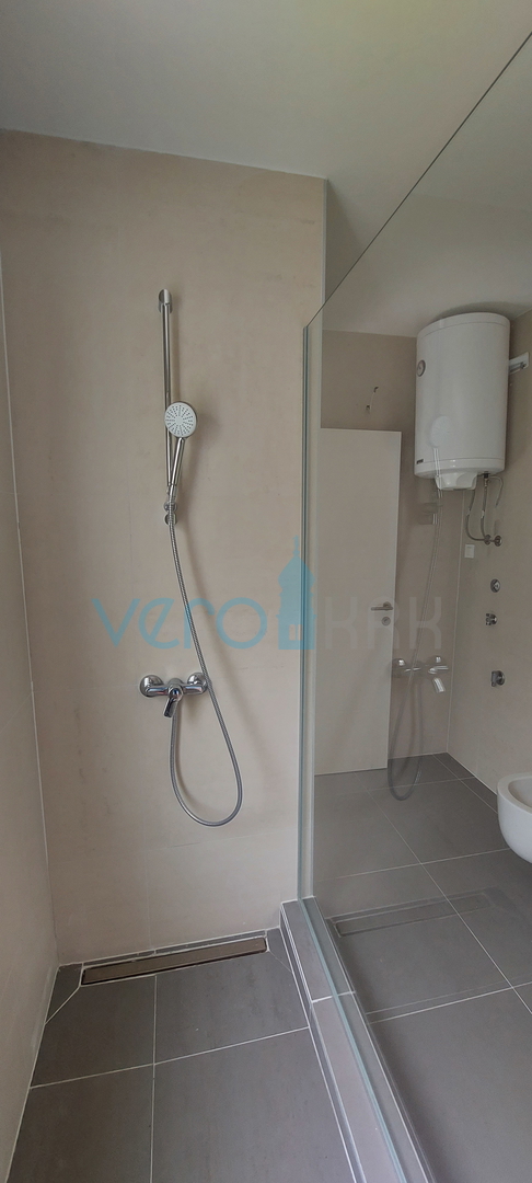 Malinska, Zentrum, moderne zweistöckige Wohnung im Erdgeschoss und im Obergeschoss