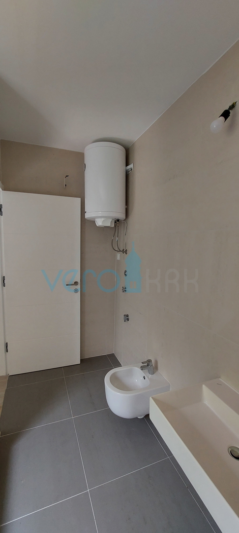 Malinska, Zentrum, moderne zweistöckige Wohnung im Erdgeschoss und im Obergeschoss