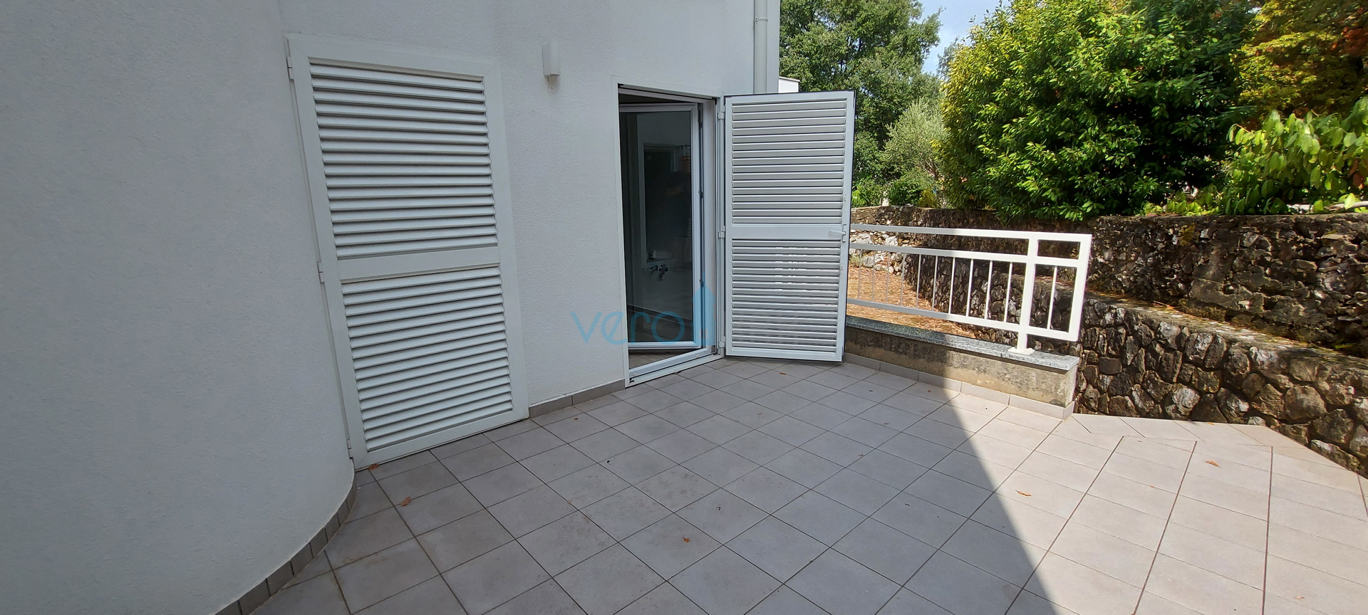 Malinska, Zentrum, moderne zweistöckige Wohnung im Erdgeschoss und im Obergeschoss