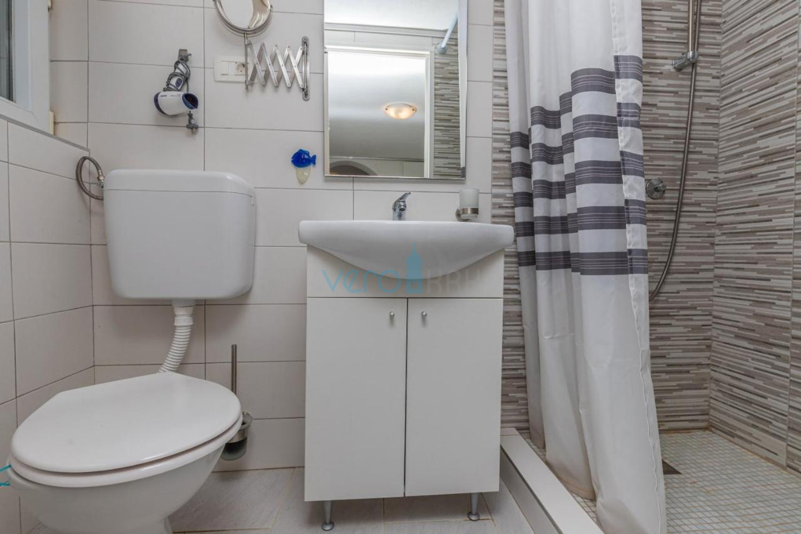 Crikvenica, Grižane, Samostojeća kuća sa pomoćnim objektom i bazenom, prodaja