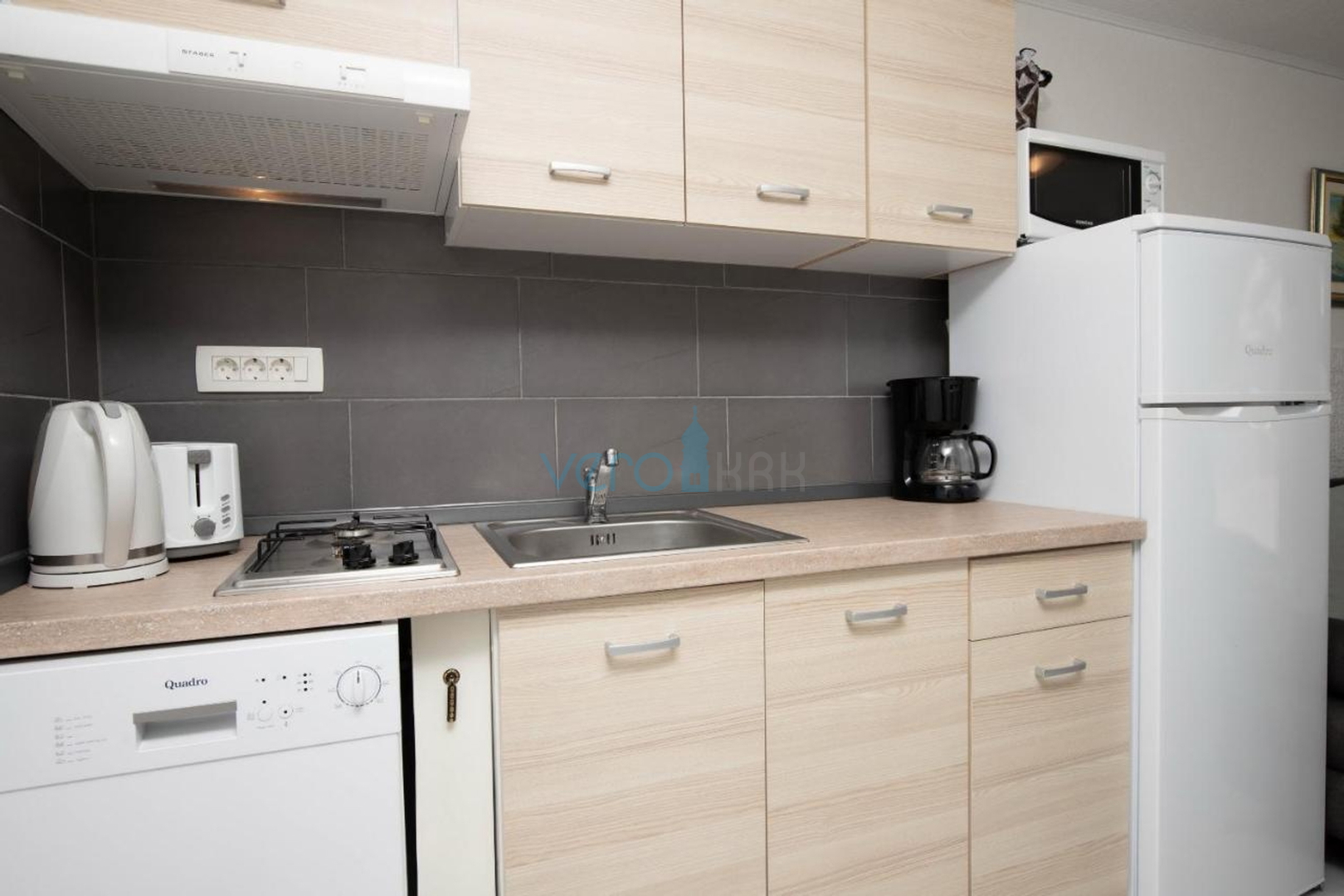 Crikvenica, Grižane, Samostojeća kuća sa pomoćnim objektom i bazenom, prodaja