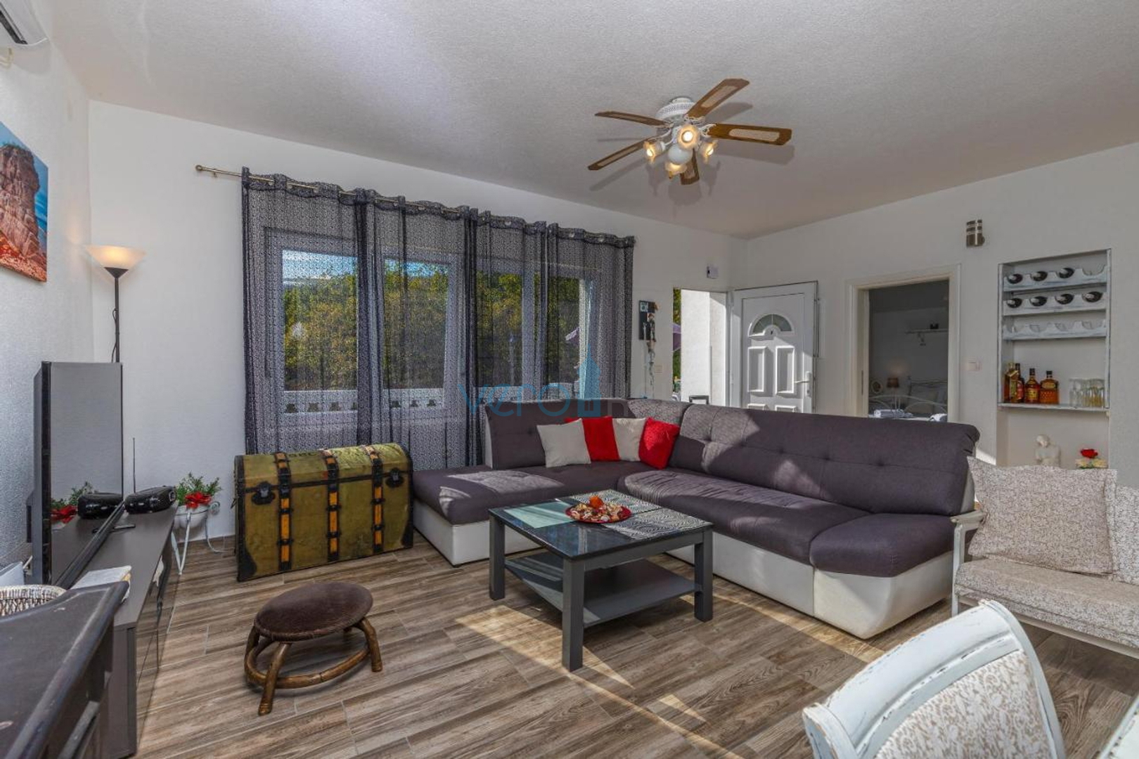 Crikvenica, Grižane, Samostojeća kuća sa pomoćnim objektom i bazenom, prodaja