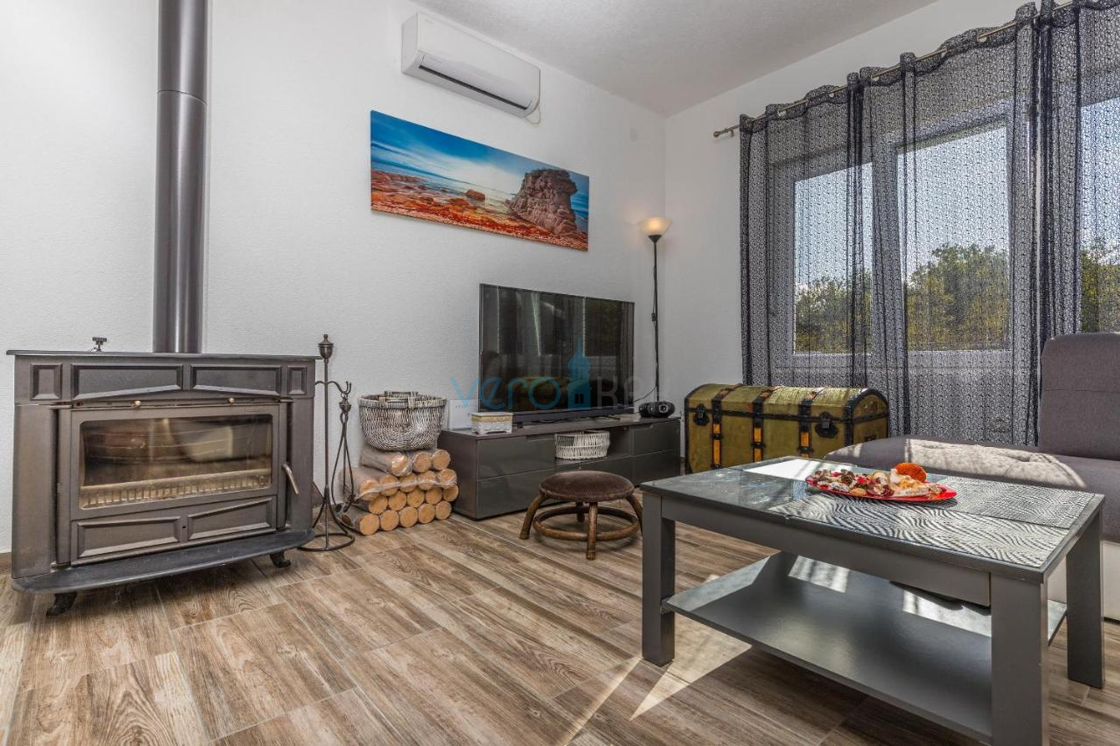 Crikvenica, Grižane, Samostojeća kuća sa pomoćnim objektom i bazenom, prodaja