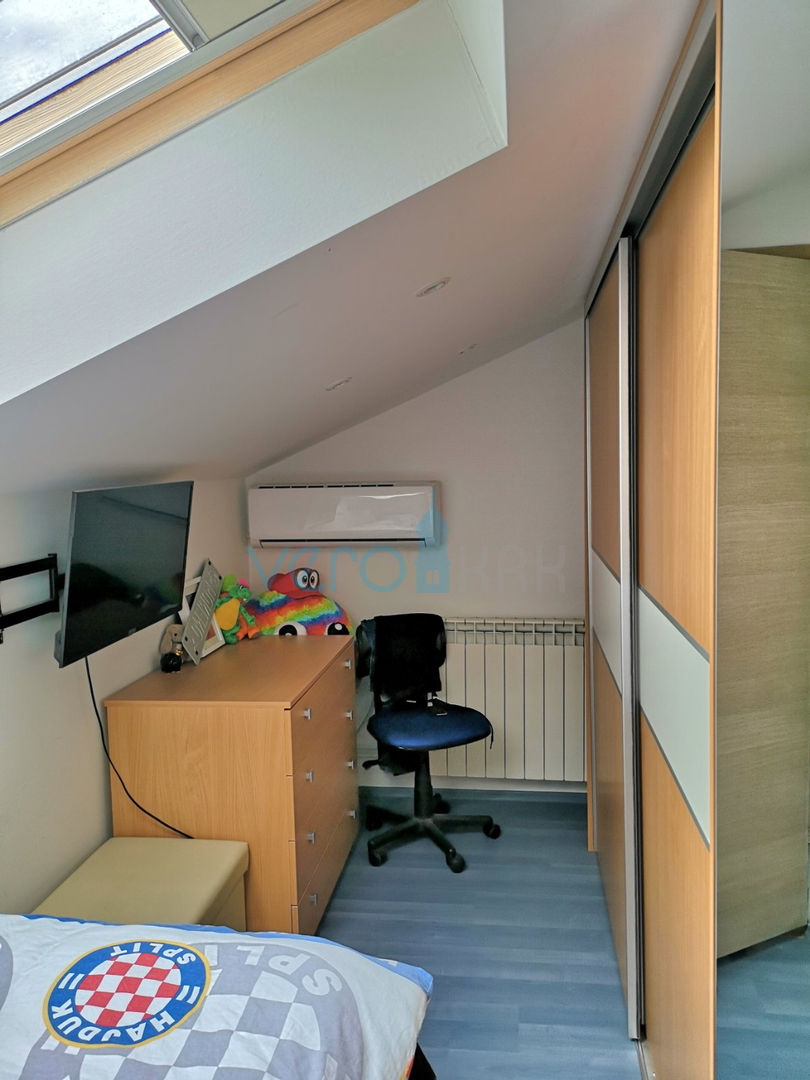 Malinska, Dvoetažni stan s pogledom na more