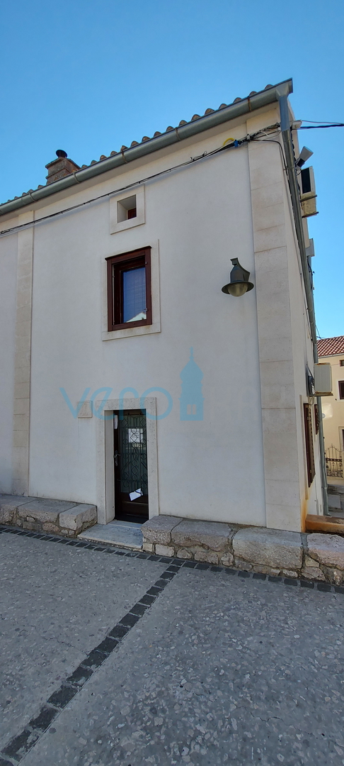 Omišalj, stara jezgra, renovirana kamena kuća, 140m2, prodaja