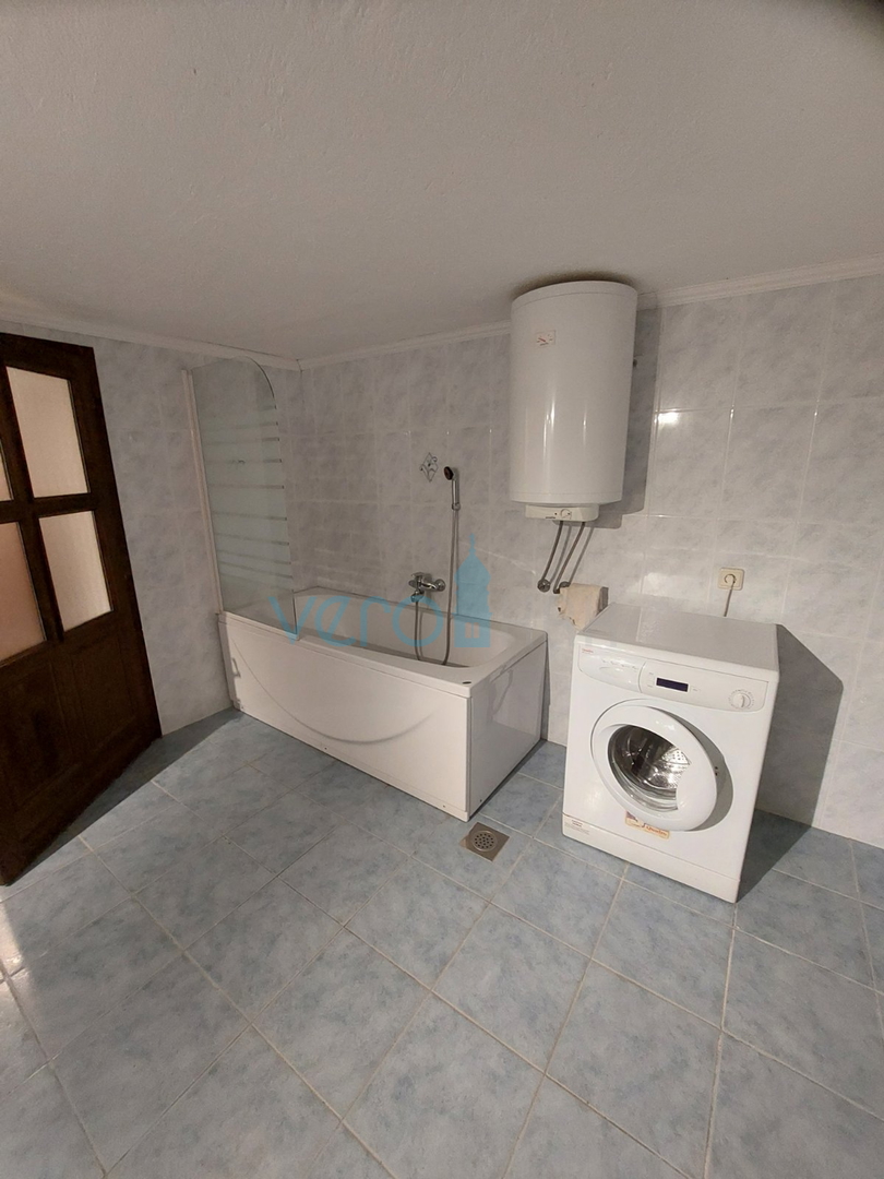 Omišalj, stara jezgra, renovirana kamena kuća, 140m2, prodaja