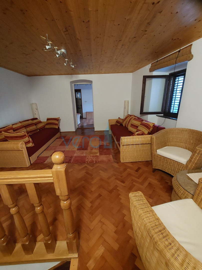 Omišalj, stara jezgra, renovirana kamena kuća, 140m2, prodaja