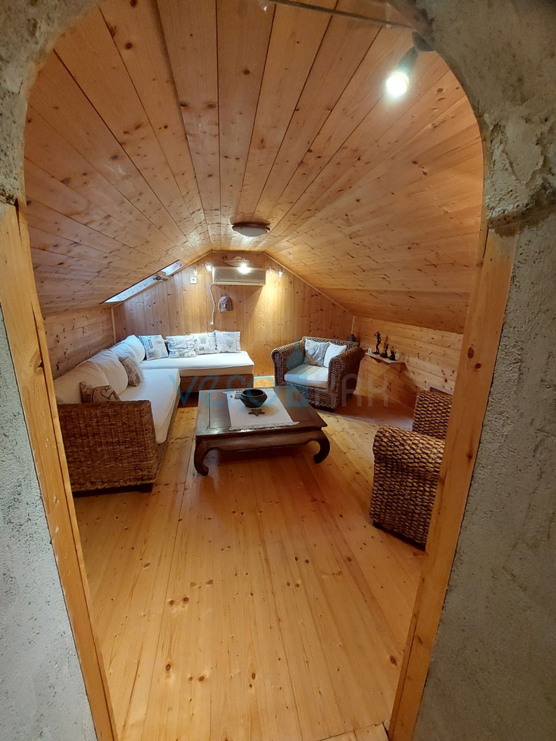Omišalj, stara jezgra, renovirana kamena kuća, 140m2, prodaja