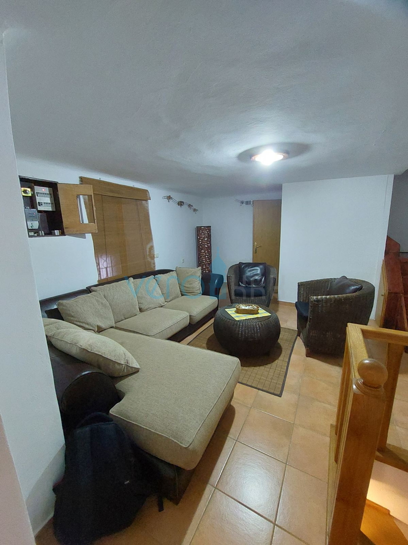 Omišalj, stara jezgra, renovirana kamena kuća, 140m2, prodaja