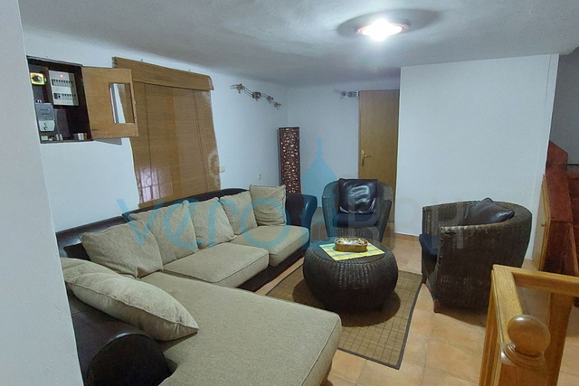 Omišalj, stara jezgra, renovirana kamena kuća, 140m2, prodaja