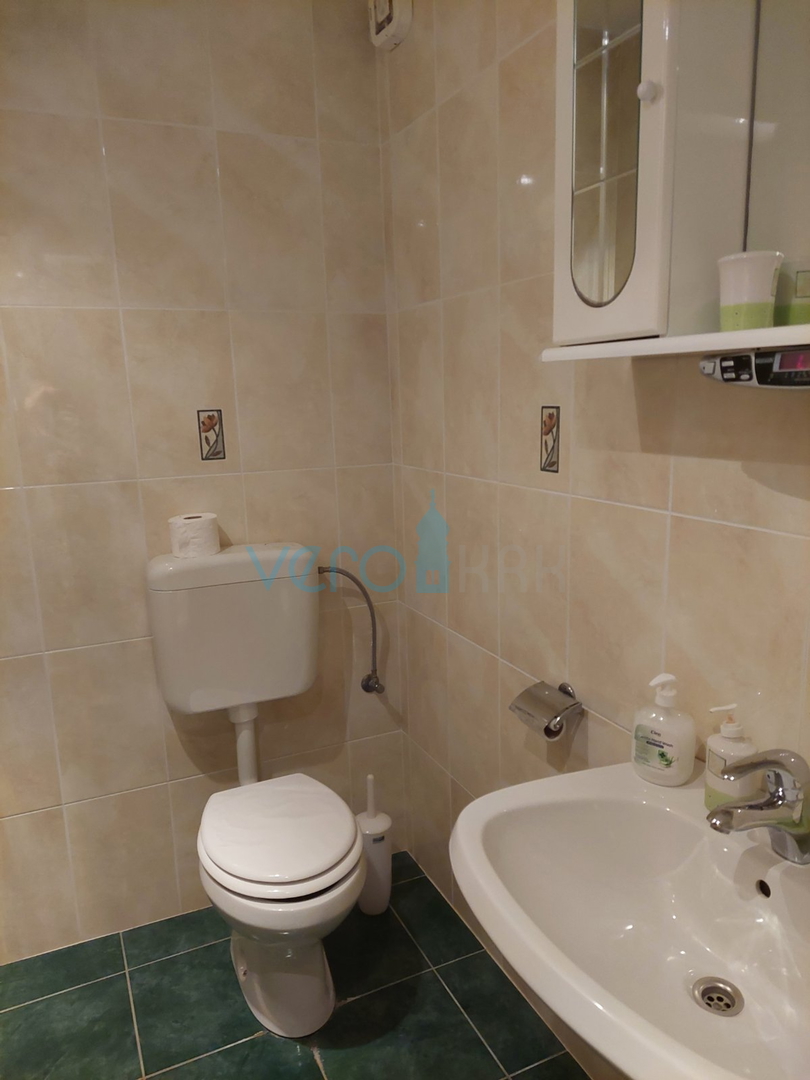 Omišalj, stara jezgra, renovirana kamena kuća, 140m2, prodaja