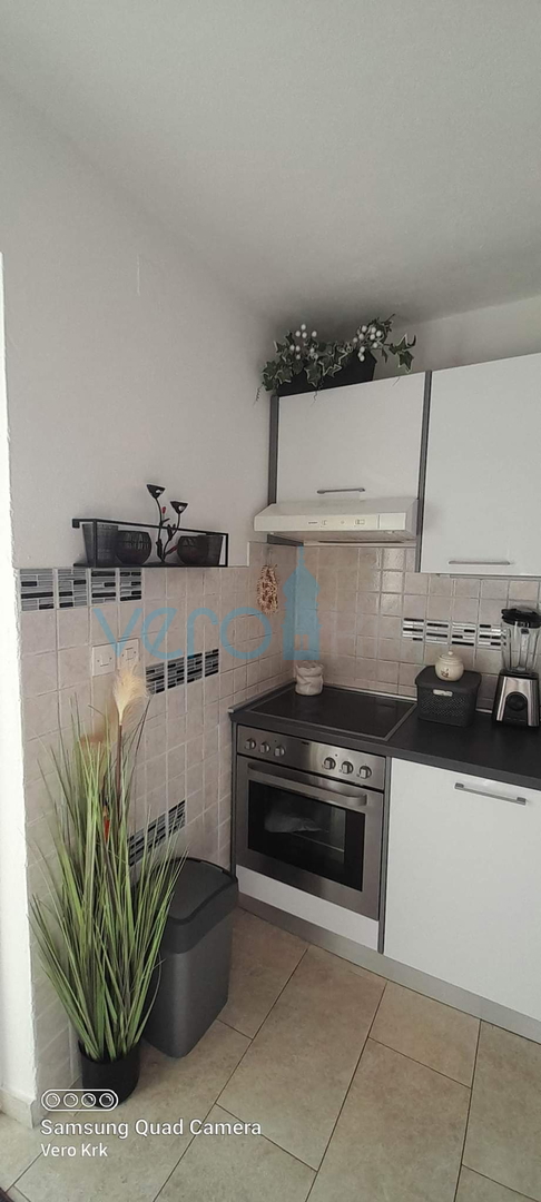 Krk, weitere Umgebung, Wohnung 55m2, Garten 59m2, Aussicht, Verkauf