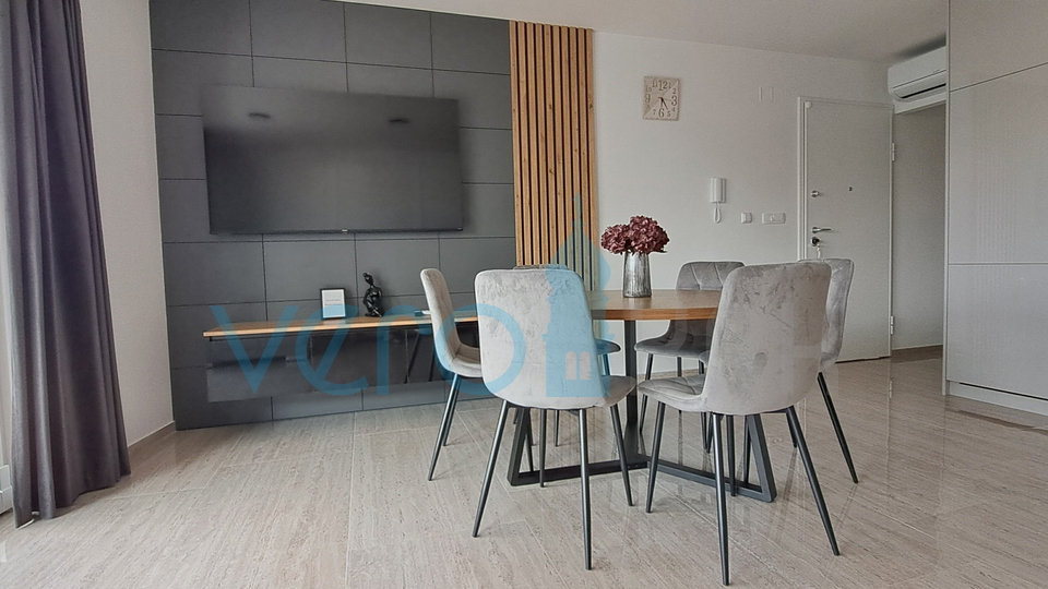 Malinska, Umgebung, Luxuswohnung 88 m2 im ersten Stock einer neu gebauten Villa mit Aussicht und Swimmingpool, zu verkaufen