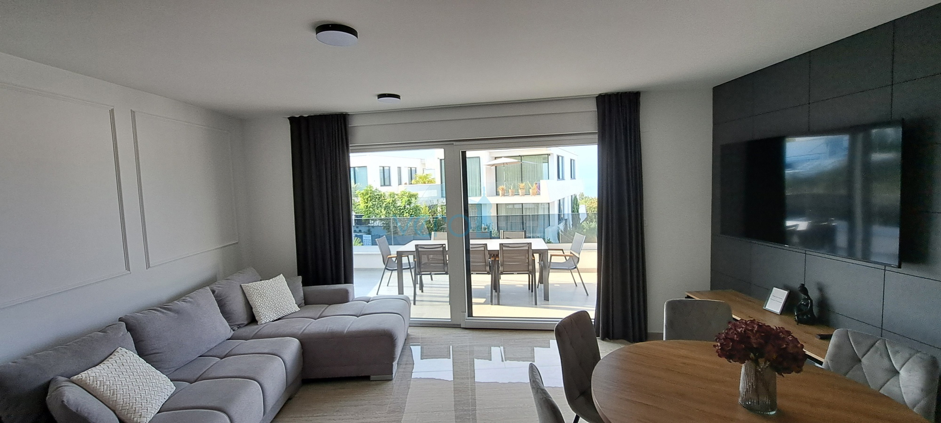 Malinska, okolica, luksuzan stan 88 m2 na katu novoizgrađene vile sa pogledom i bazenom, prodaja