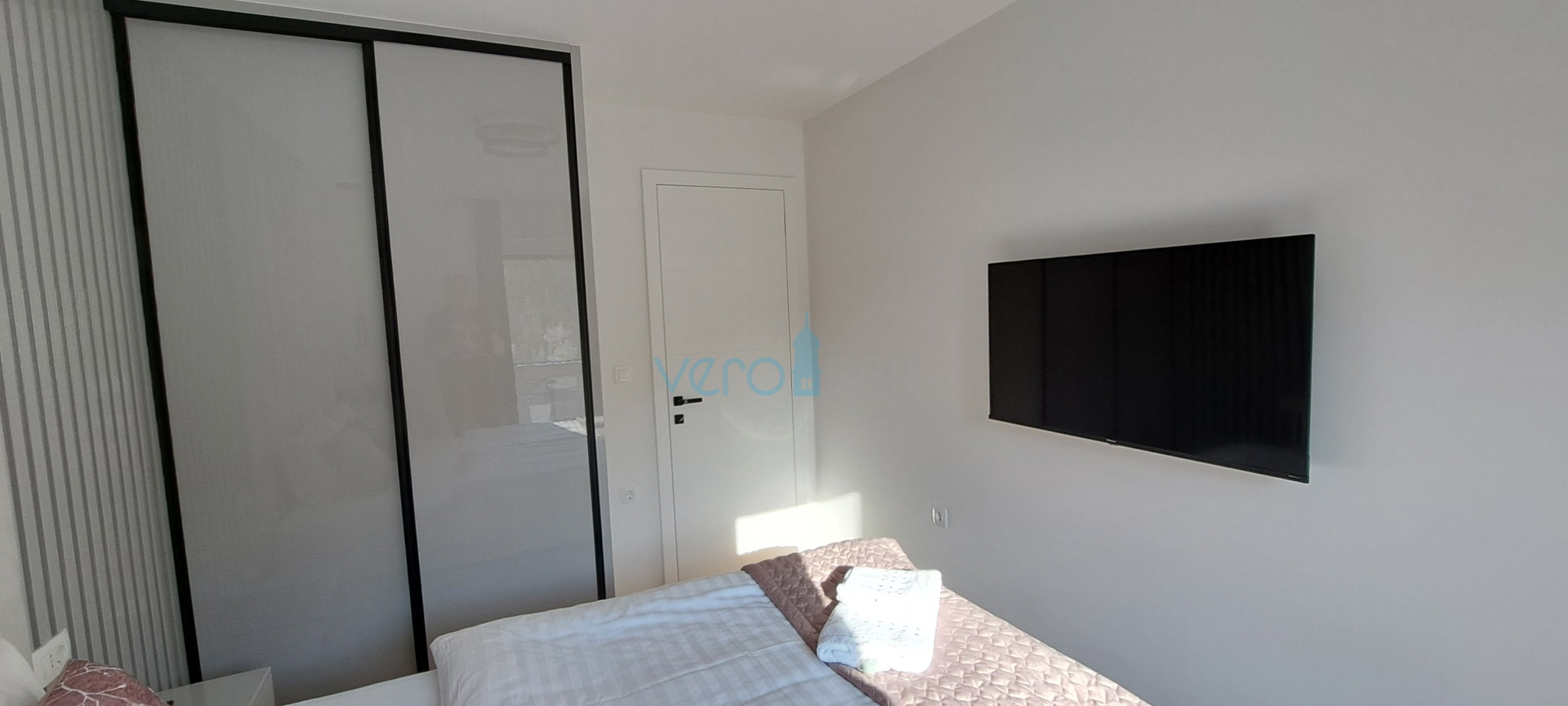 Malinska, okolica, luksuzan stan 88 m2 na katu novoizgrađene vile sa pogledom i bazenom, prodaja