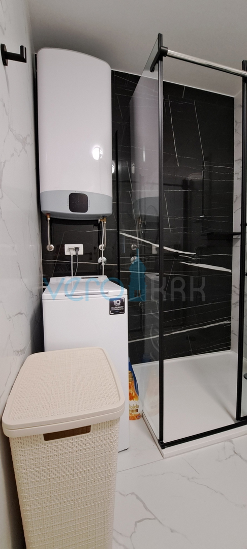 Malinska, okolica, luksuzan stan 88 m2 na katu novoizgrađene vile sa pogledom i bazenom, prodaja