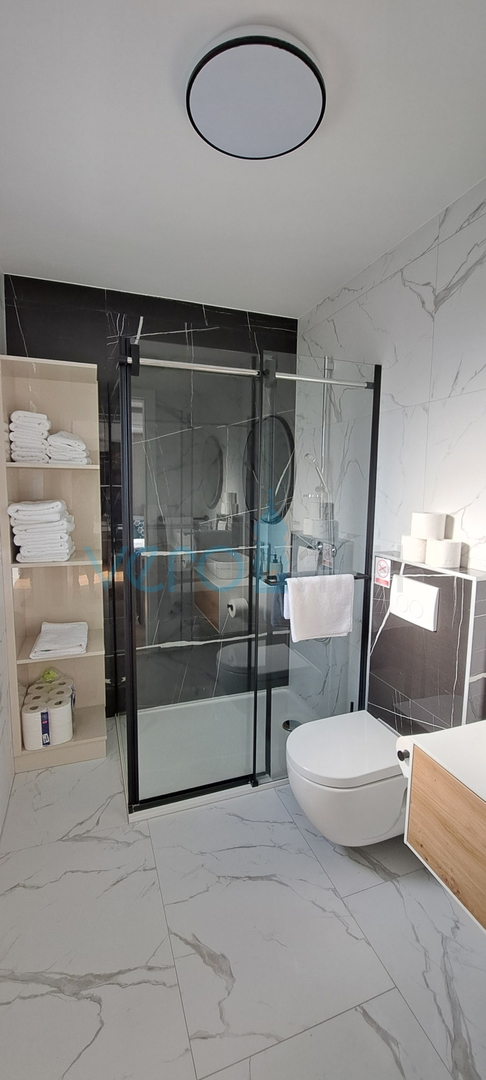 Malinska, okolica, luksuzan stan 88 m2 na katu novoizgrađene vile sa pogledom i bazenom, prodaja