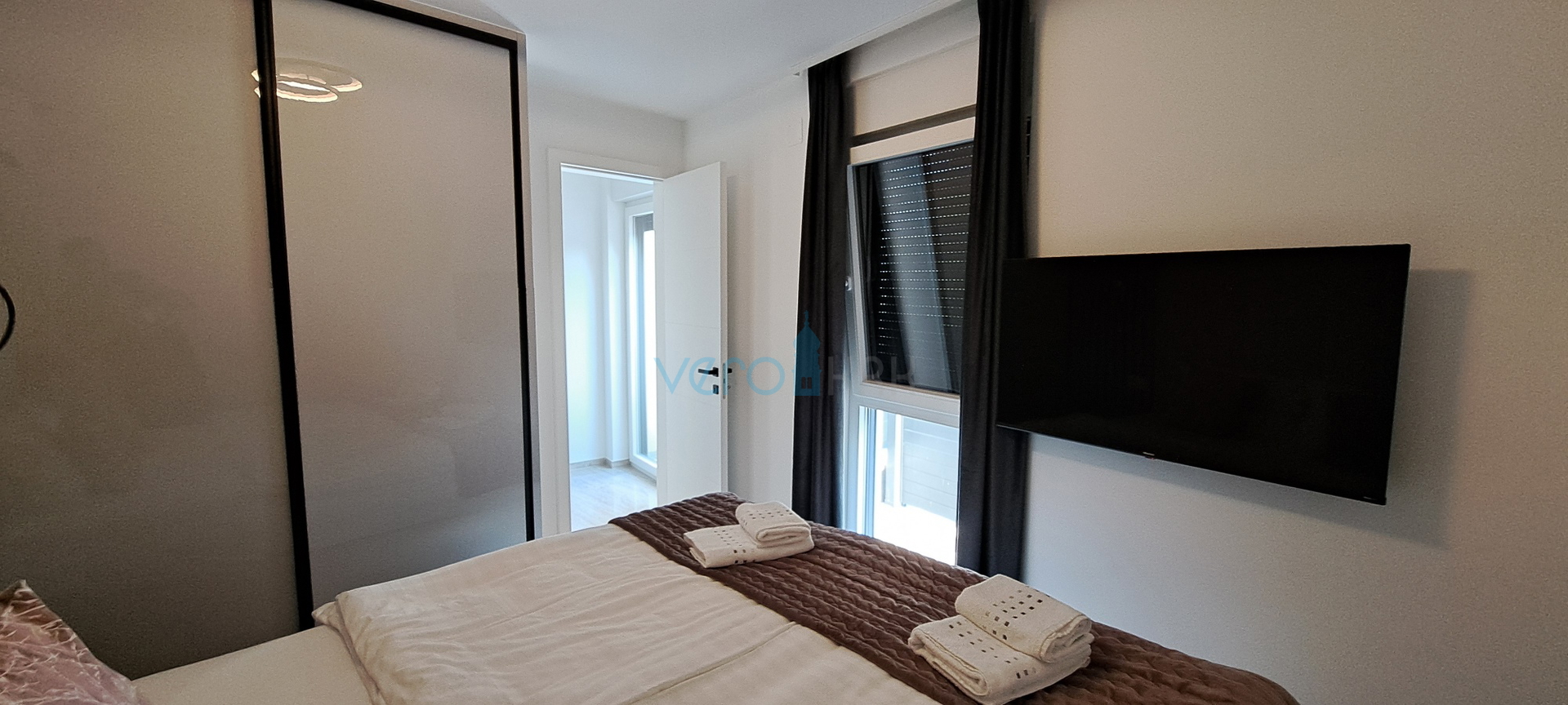 Malinska, okolica, luksuzan stan 88 m2 na katu novoizgrađene vile sa pogledom i bazenom, prodaja