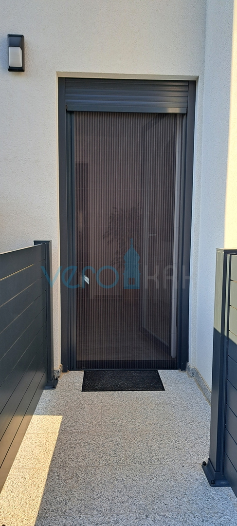 Malinska, okolica, luksuzan stan 88 m2 na katu novoizgrađene vile sa pogledom i bazenom, prodaja