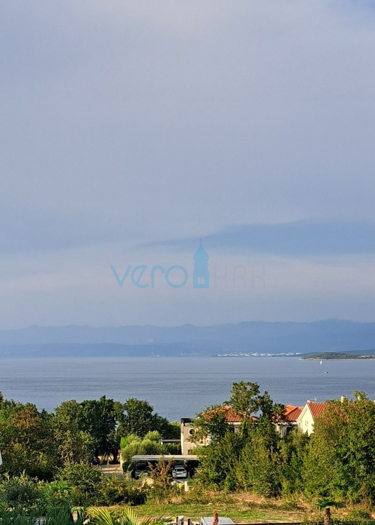 Malinska, okolica, luksuzan stan 88 m2 na katu novoizgrađene vile sa pogledom i bazenom, prodaja