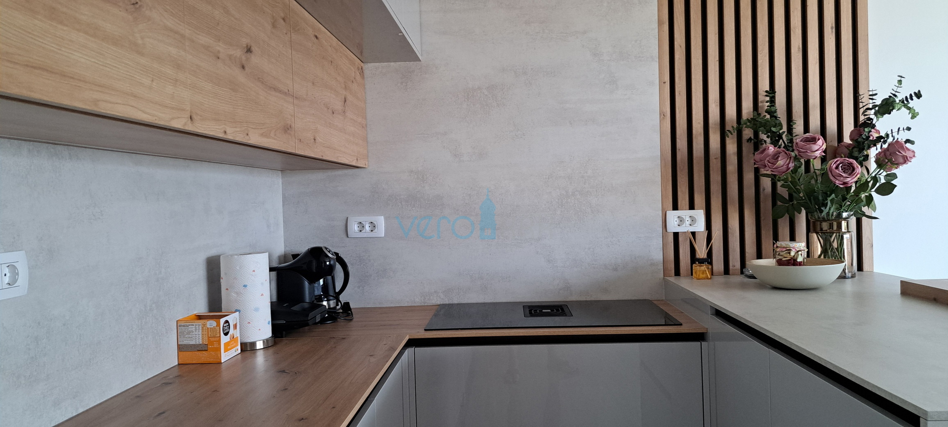 Malinska, okolica, luksuzan stan 88 m2 na katu novoizgrađene vile sa pogledom i bazenom, prodaja