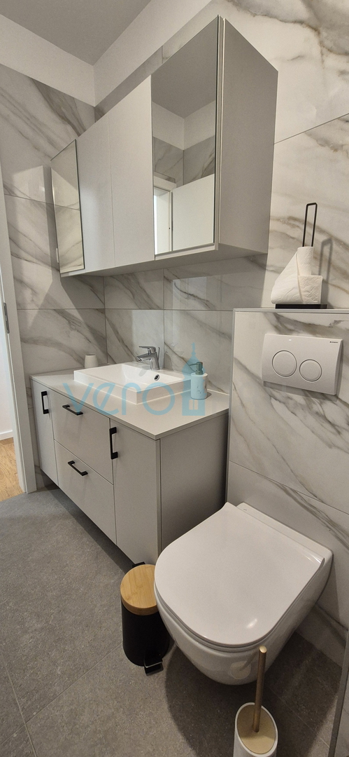 Malinska, centar, novogradnja, dvojna kuća, okućnica, prodaja